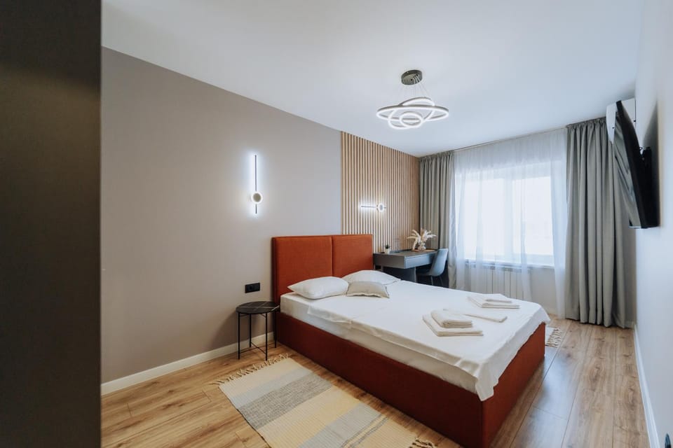 Bed, TV and multimedia, Photo of the whole room, Bedroom, towels