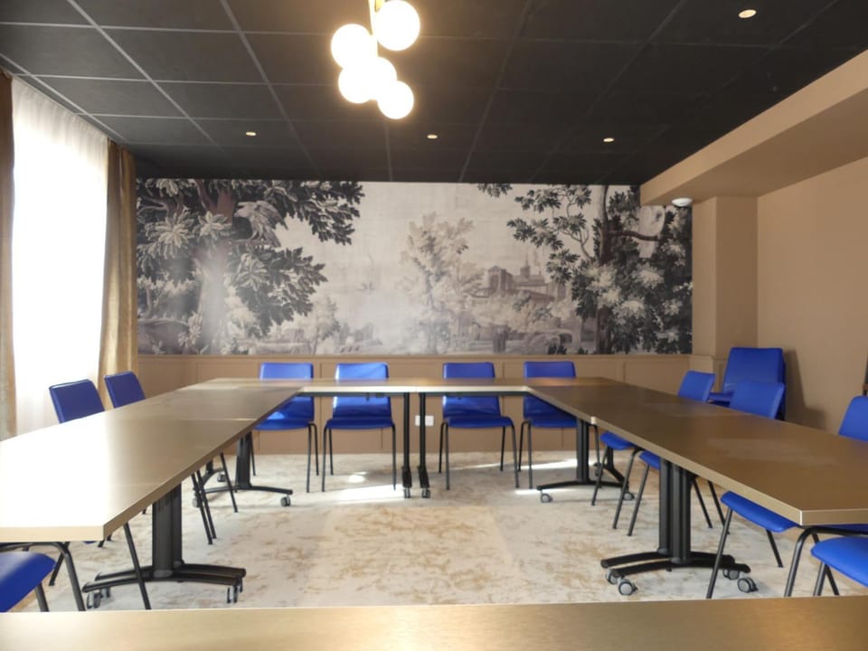 Meeting/conference room