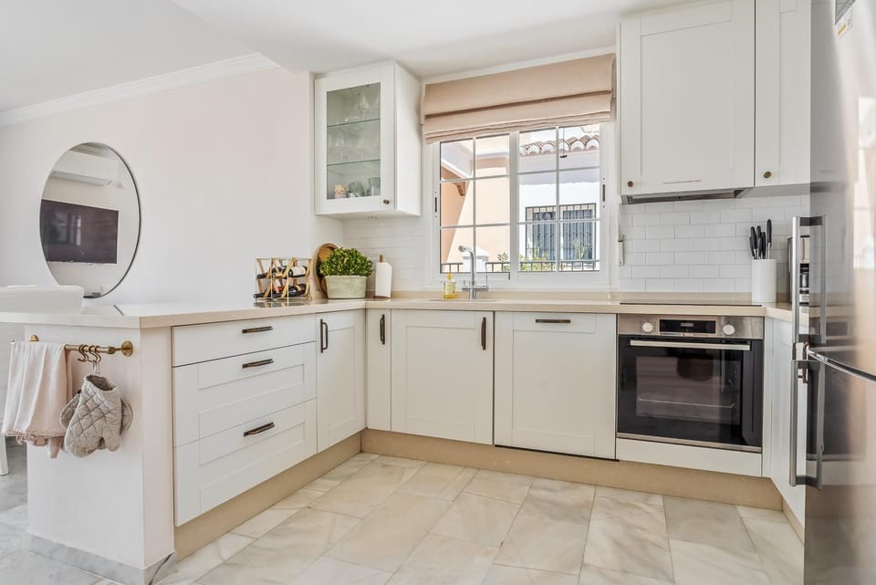 Kitchen or kitchenette, Living room