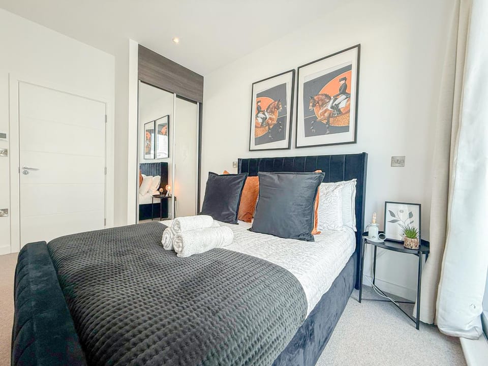 Bed, Bathroom, Balcony/Terrace, Photo of the whole room, Decorative detail, Seating area, Bedroom, flat iron, hair dryier, heating, towels, wardrobe
