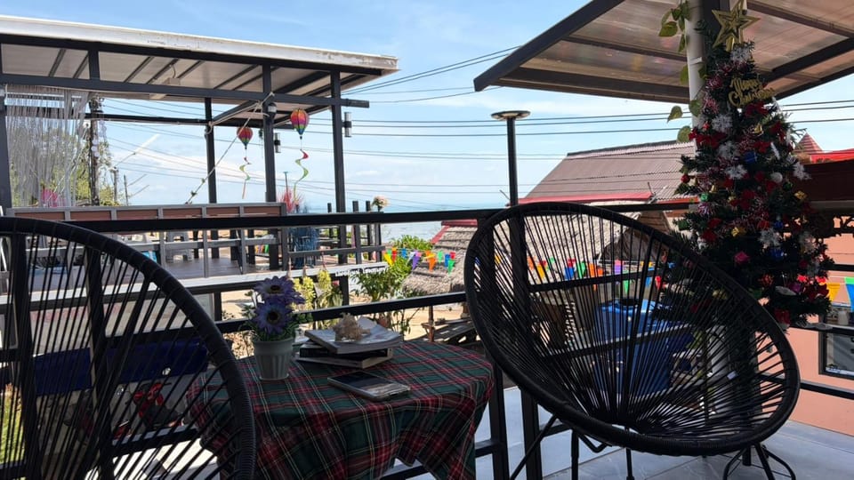 Patio, Day, Balcony/Terrace, Dining area