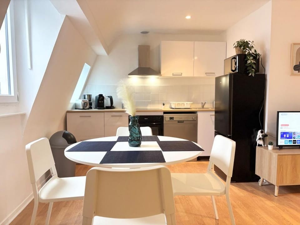 Apartment for 6 guests in Hypercentre de Rbx Apartment in Hauts-de-France