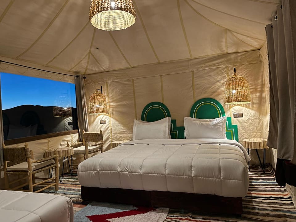 Bed, Photo of the whole room, Seating area, Bedroom