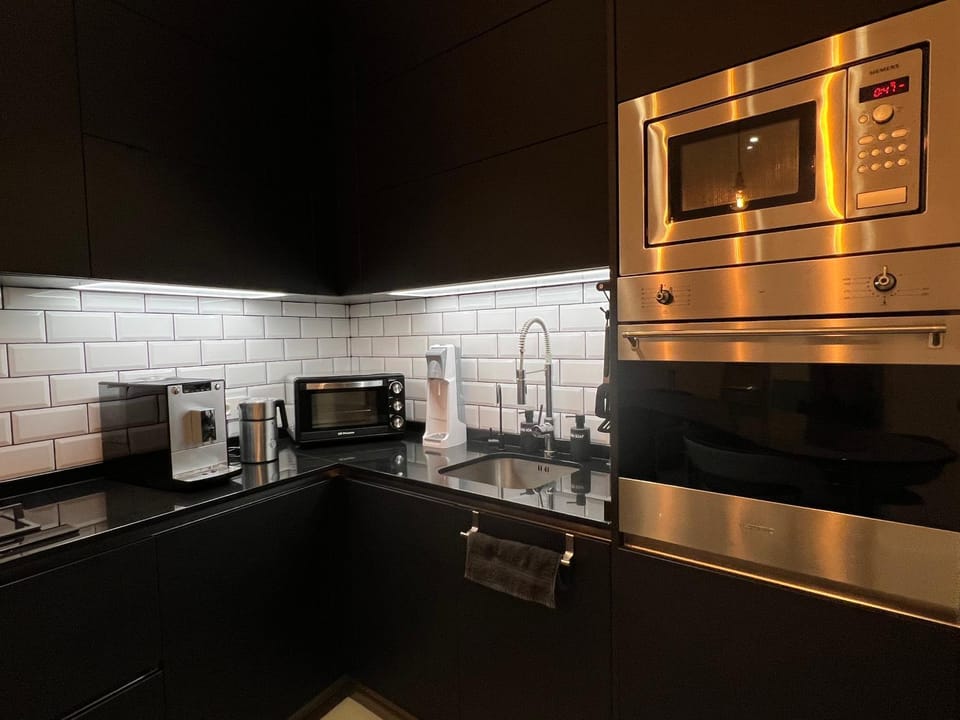 Coffee/tea facilities, Kitchen or kitchenette, dishwasher, oven, stove, toaster