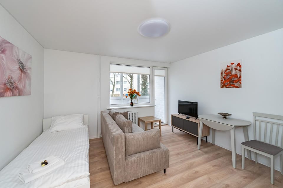 Bed, TV and multimedia, Living room, Seating area, Dining area