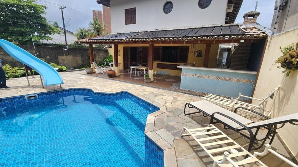 Casa 4 suites A/C Piscina, churrasqueira, Praia da enseada House in State of São Paulo