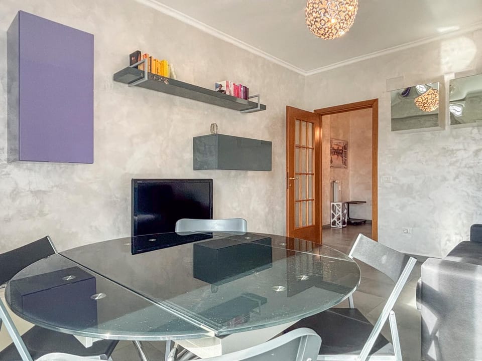 Communal lounge/ TV room, TV and multimedia, Kitchen or kitchenette, Living room, Seating area, Dining area, Evening entertainment