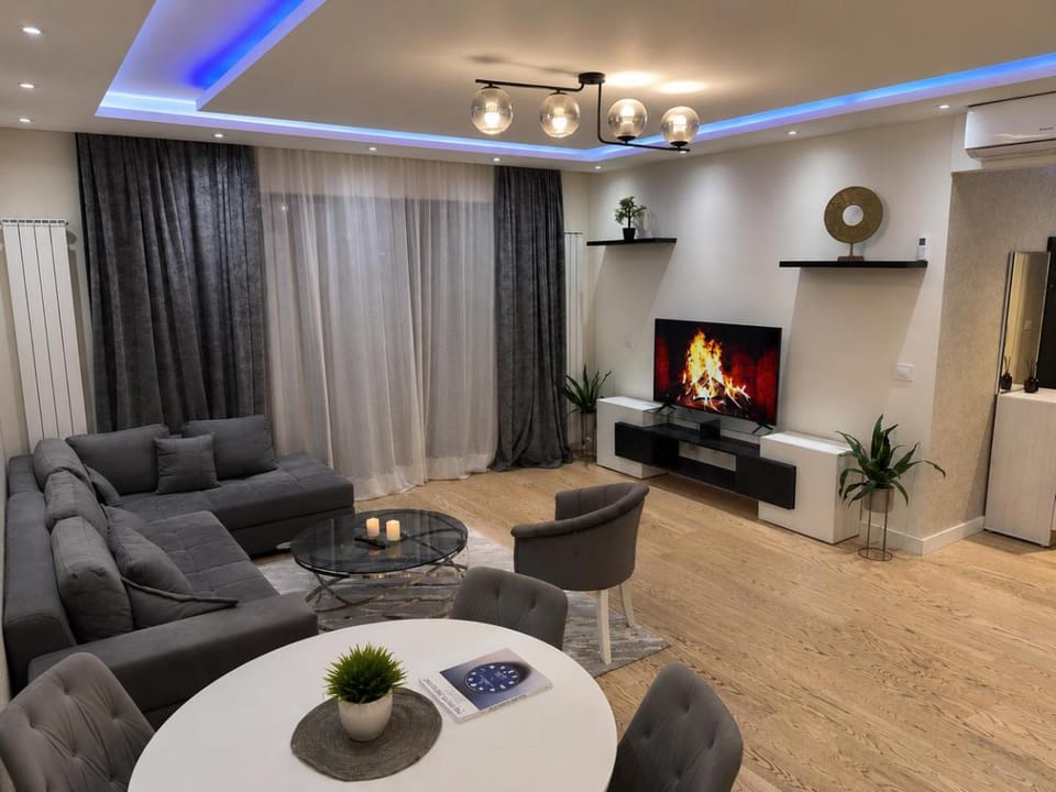 TV and multimedia, Living room, Seating area, Dining area, flat iron