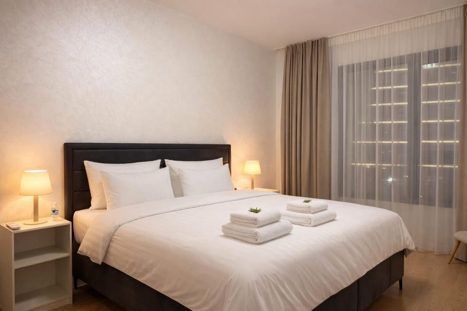 Bed, Photo of the whole room, Bedroom, City view, River view, towels