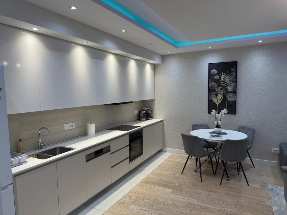 Kitchen or kitchenette, Living room