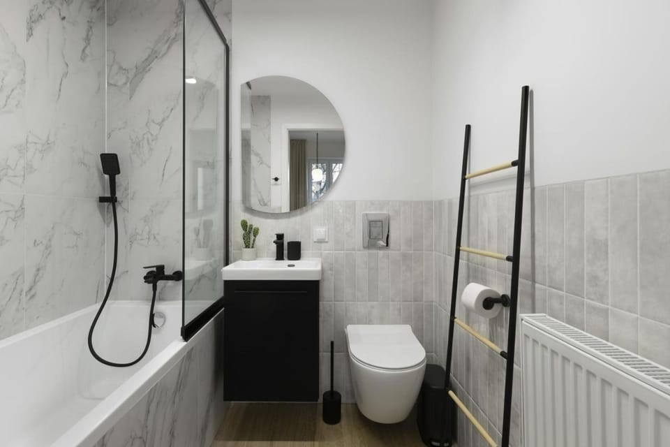 Shower, Toilet, Bathroom, Bath, towels