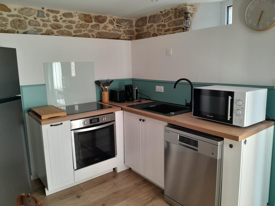Kitchen or kitchenette, dishwasher, oven, stove, toaster