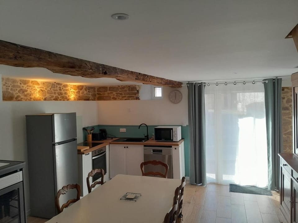 Kitchen or kitchenette, Dining area, flat iron, oven, stove
