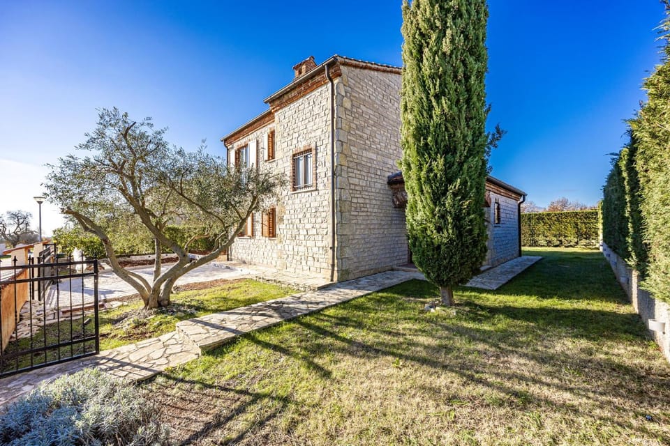 Property building, Day, Garden, Garden view
