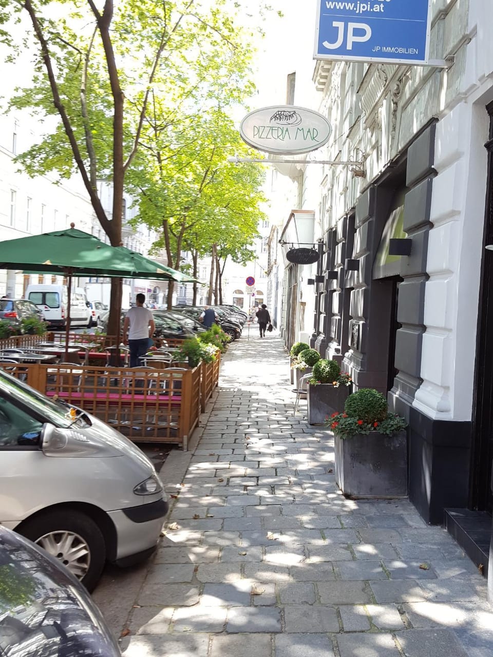 Neighbourhood, City view, Street view, Entertainment, Location, Parking