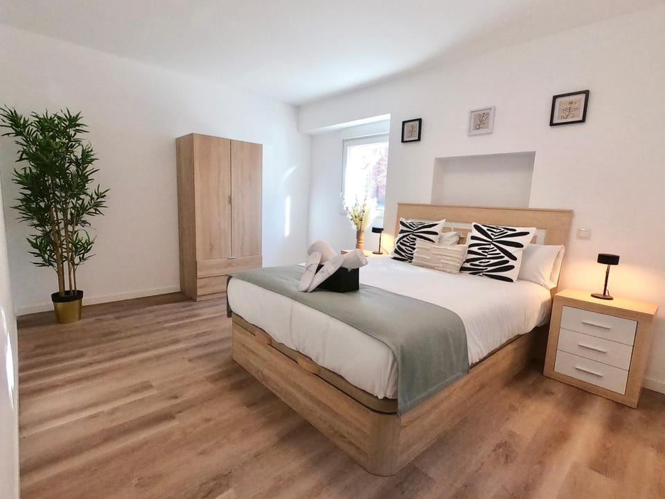 Bed, Photo of the whole room, Bedroom, wardrobe