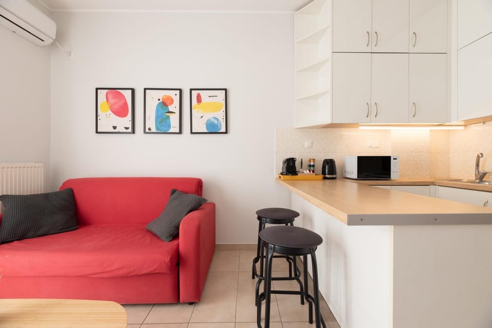 C5 3rd floor balcony view 1bdr flat 850m Metro Evangelismos 150m EKPA University Campus 100m Bus Stop to Acropolis Apartment in Athens