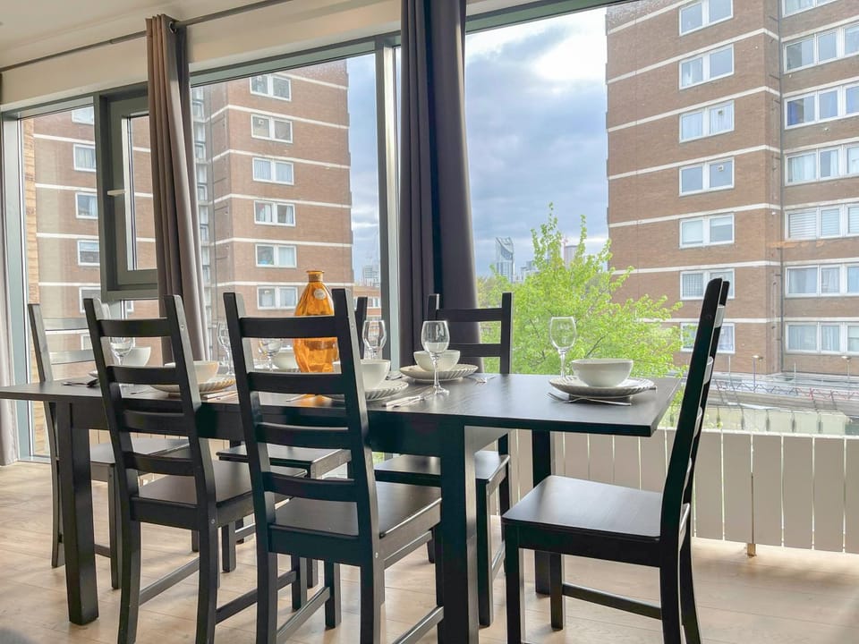 View (from property/room), Seating area, Dining area