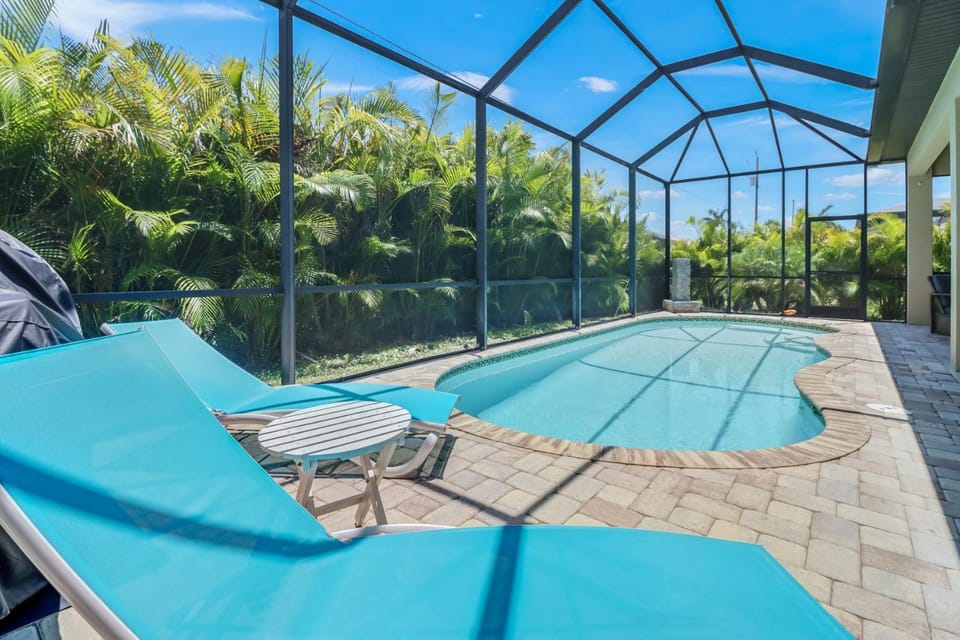 Sunset Cove Marina Gateway-Heated Pool, Spacious, Walk to Dining,Shops,Marina House in Sanibel Island
