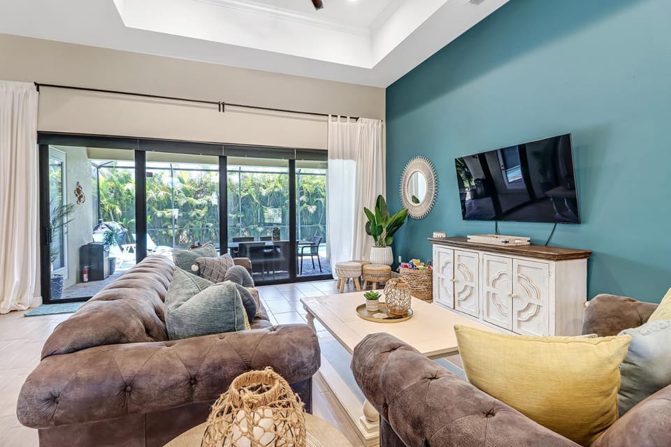 Sunset Cove Marina Gateway-Heated Pool, Spacious, Walk to Dining,Shops,Marina House in Sanibel Island