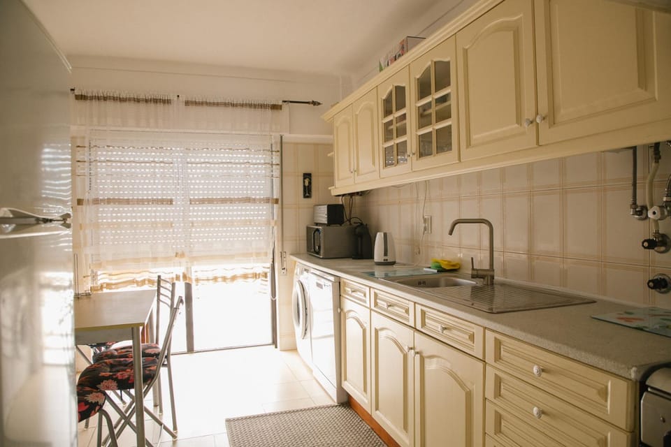 Kitchen or kitchenette, Dining area, dishwasher, stove