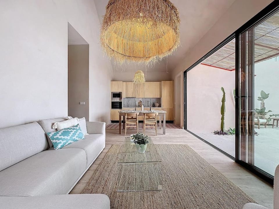 THE BOAT HOUSE Sea Front and Private Pool Villa in Funchal