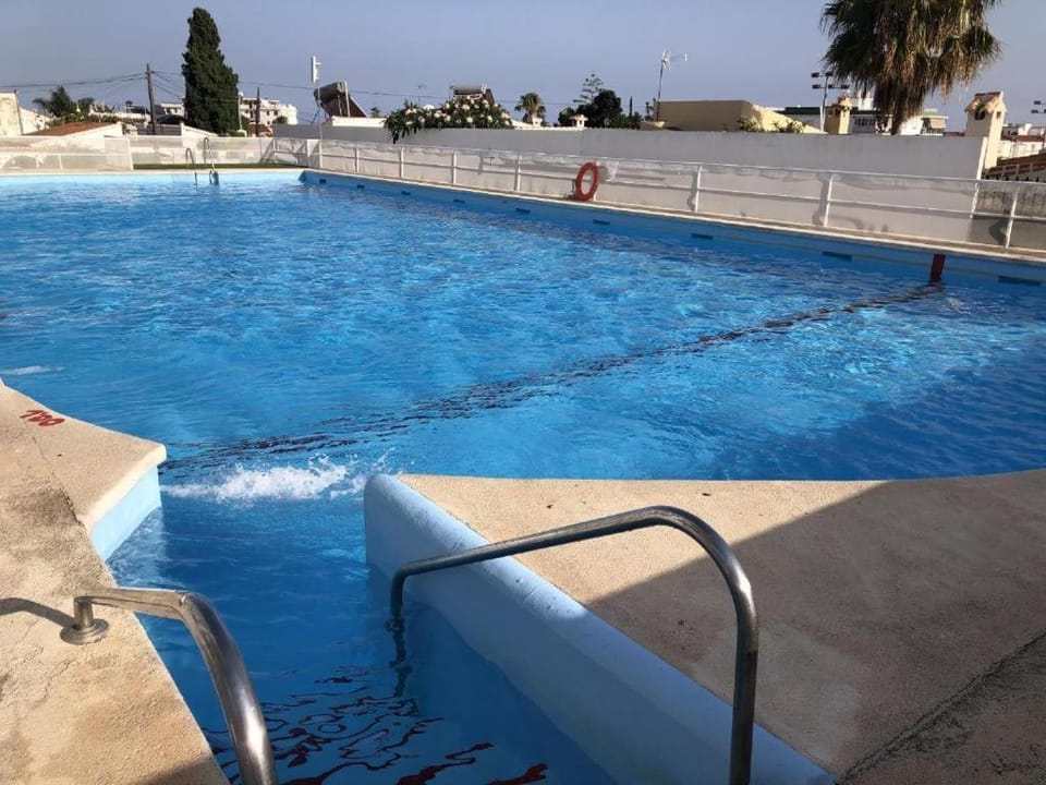 SHR064 Apartamento de 2 Habitaciones con piscina Apartment in Nerja