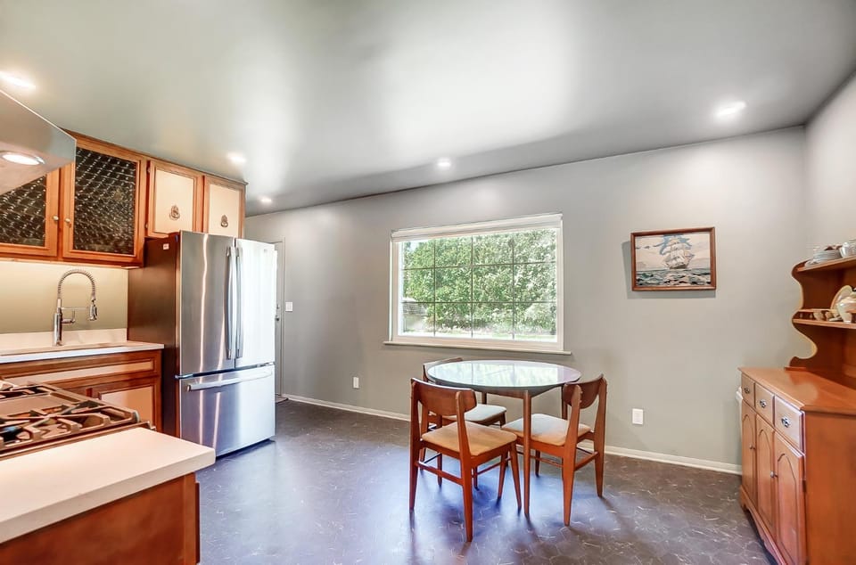 Retro Refuge On Woodstock Dr House in Ohio