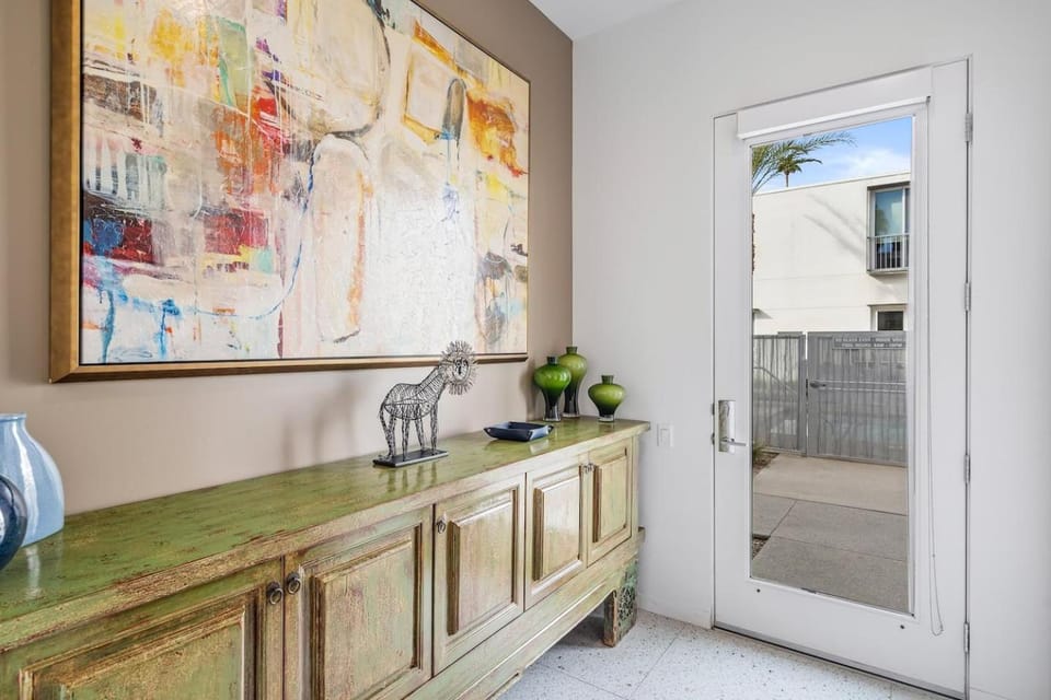 Desert Fun-spacious-modern-heated Pool-spa House in Palm Springs