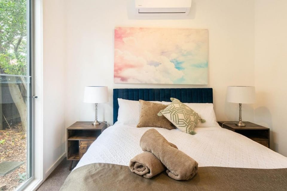 Bed, Photo of the whole room, Bedroom, towels, air conditioner