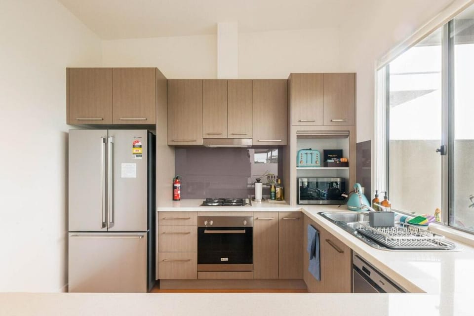 Coffee/tea facilities, Kitchen or kitchenette, dishwasher, oven, stove, toaster
