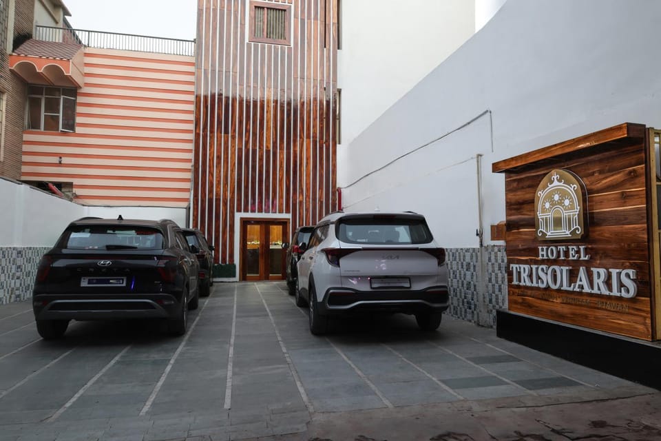 Facade/entrance, Parking