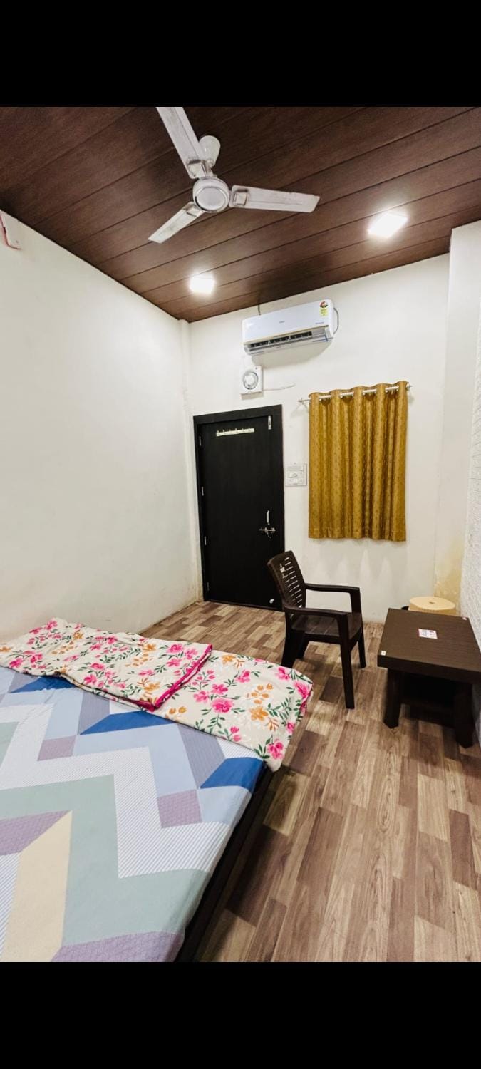 Bed, air conditioner