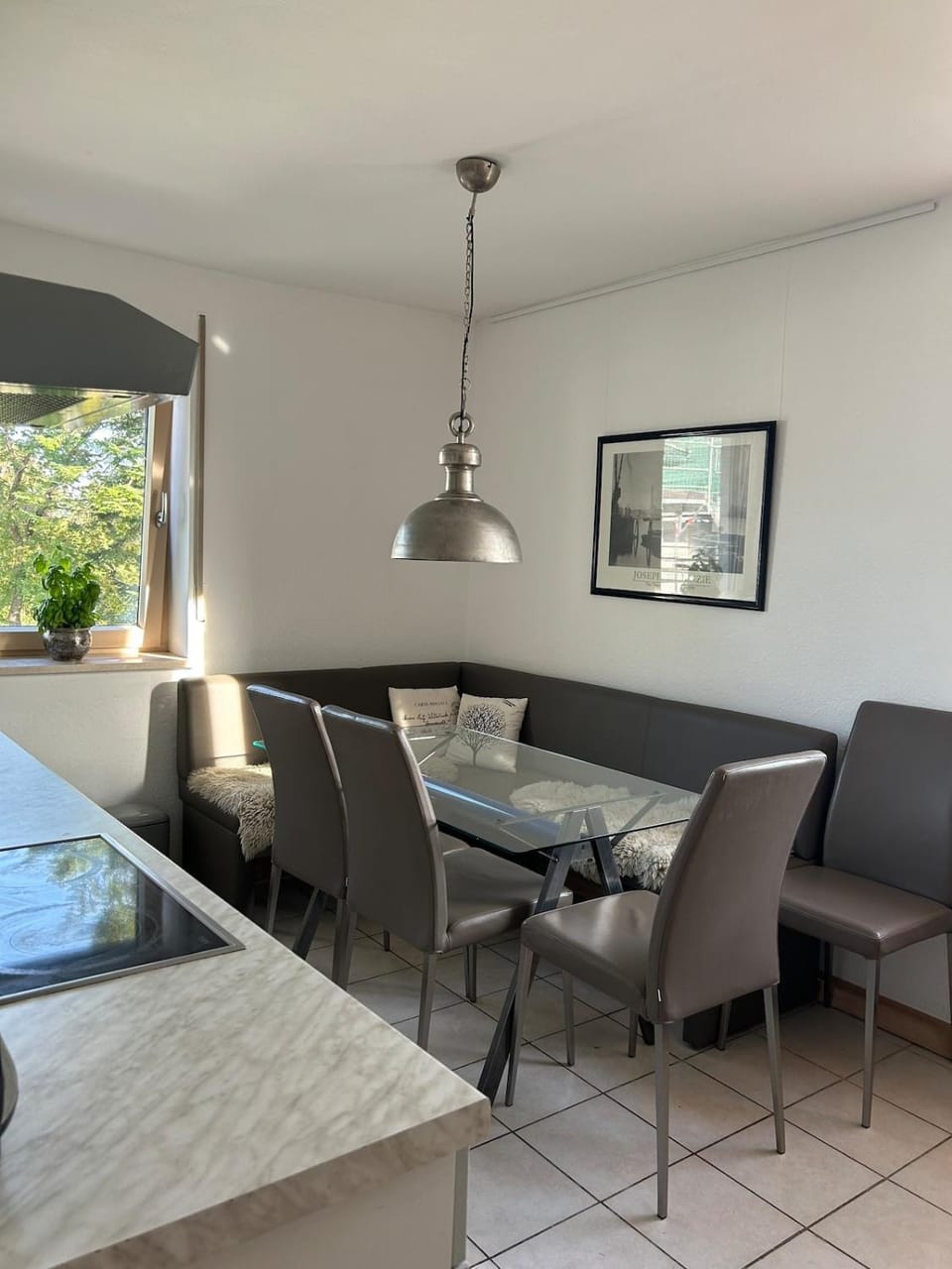 Seating area, Dining area