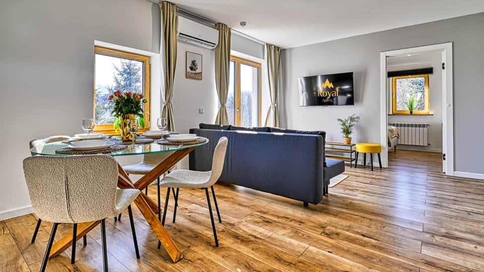 TV and multimedia, Seating area, Dining area, air conditioner