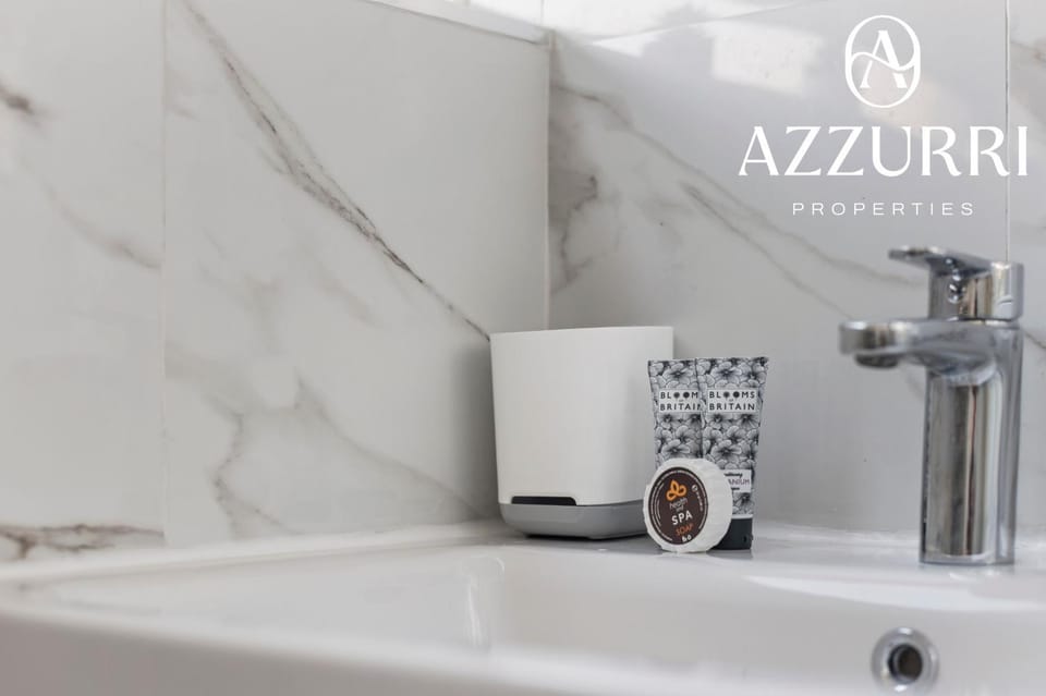 Bathroom, Text overlay