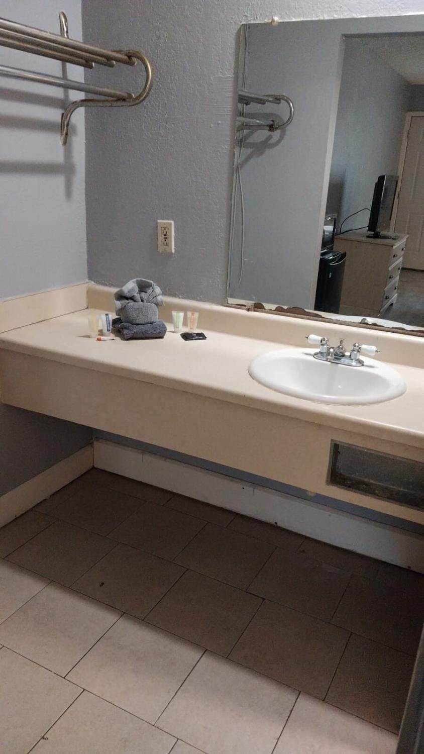 Bathroom, towels
