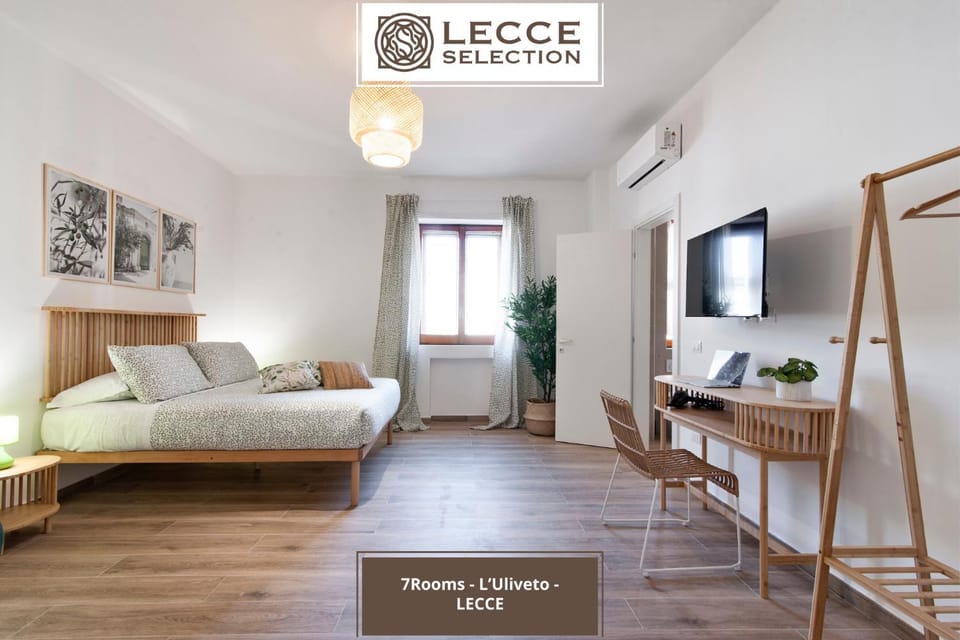 Bed, TV and multimedia, Seating area, Bedroom