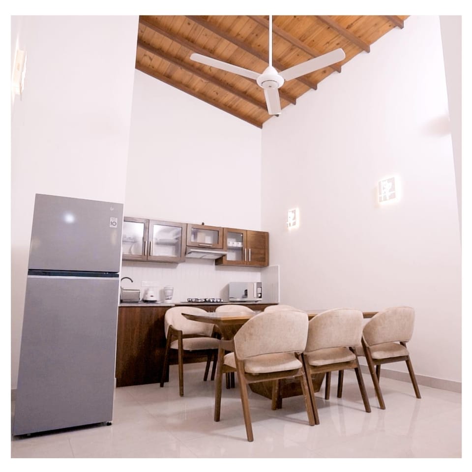 Kitchen or kitchenette, Living room, Dining area, oven