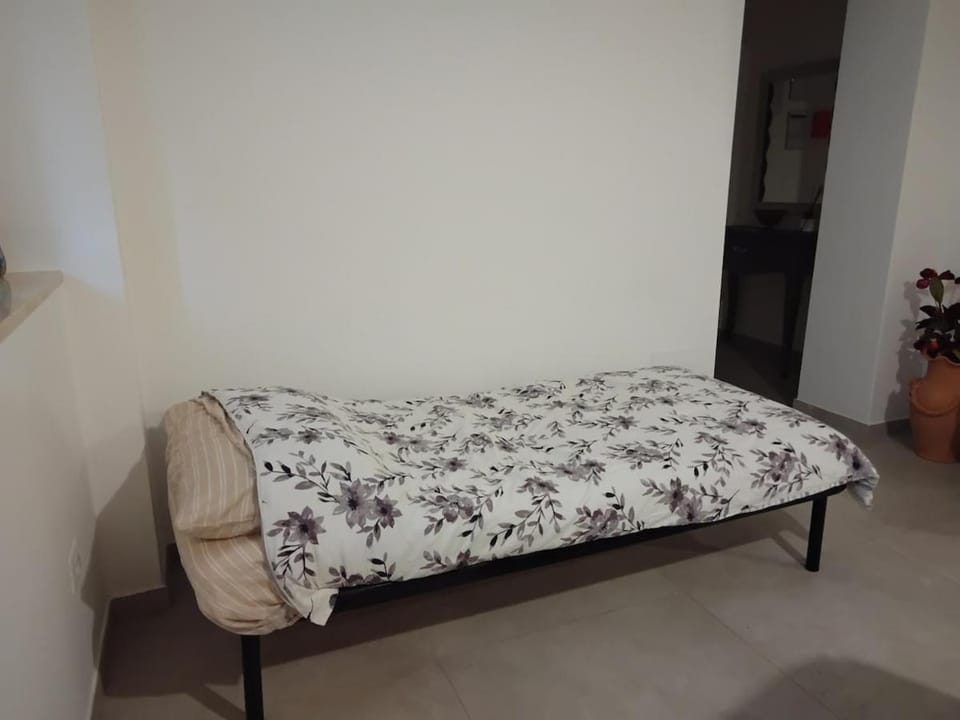 Bed, Living room