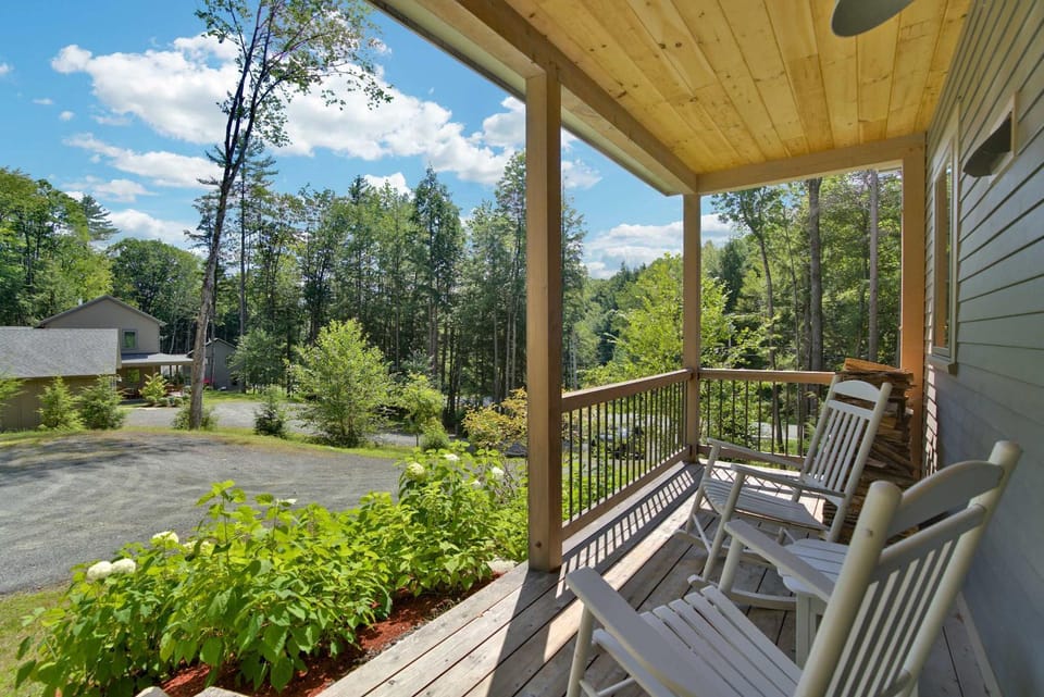 Fireplace Woods Club Access - Modern Quechee House in Quechee