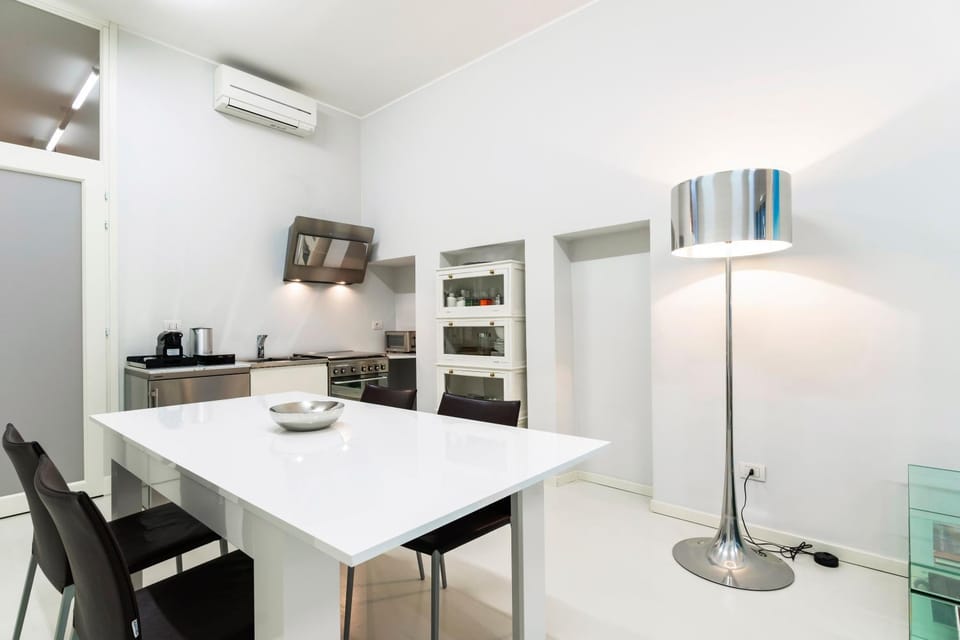 Kitchen or kitchenette, Living room, Seating area, Dining area, oven, stove, air conditioner