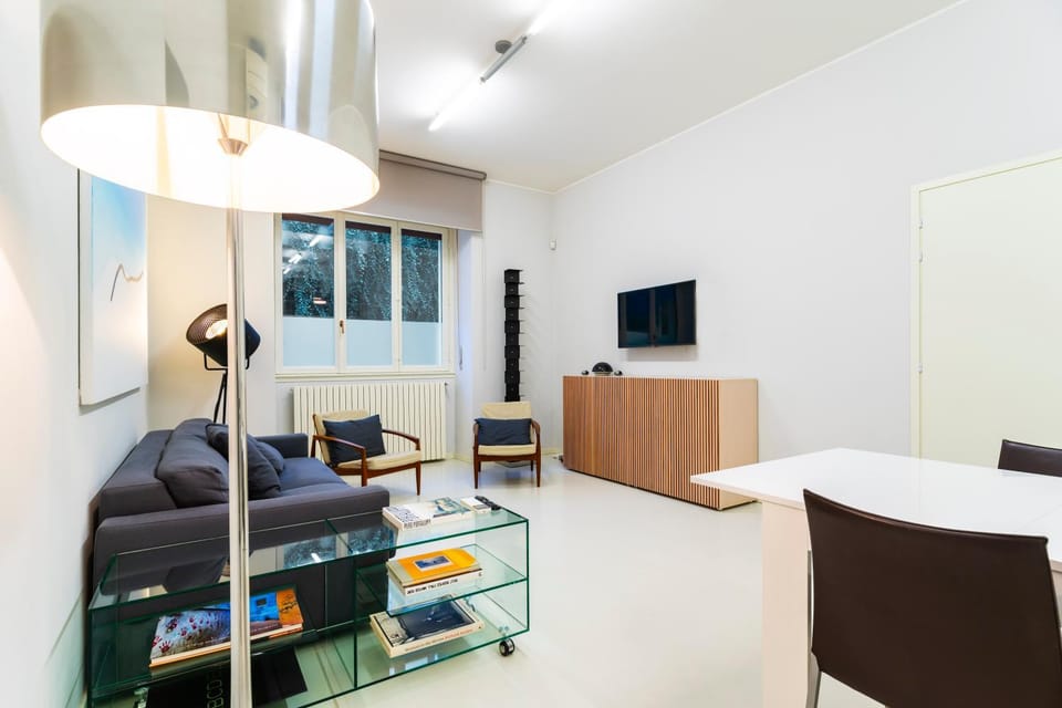 Communal lounge/ TV room, TV and multimedia, Living room, Seating area, Dining area