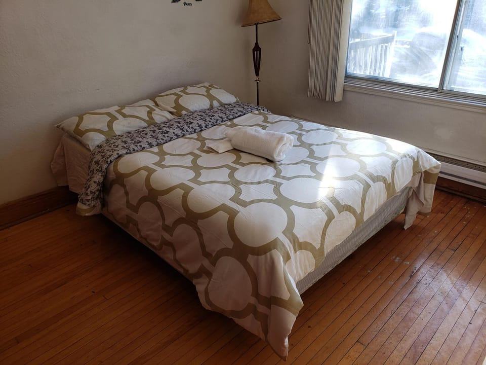 Bright room near Metro Monk station with Self Check-in Bed and Breakfast in Montreal