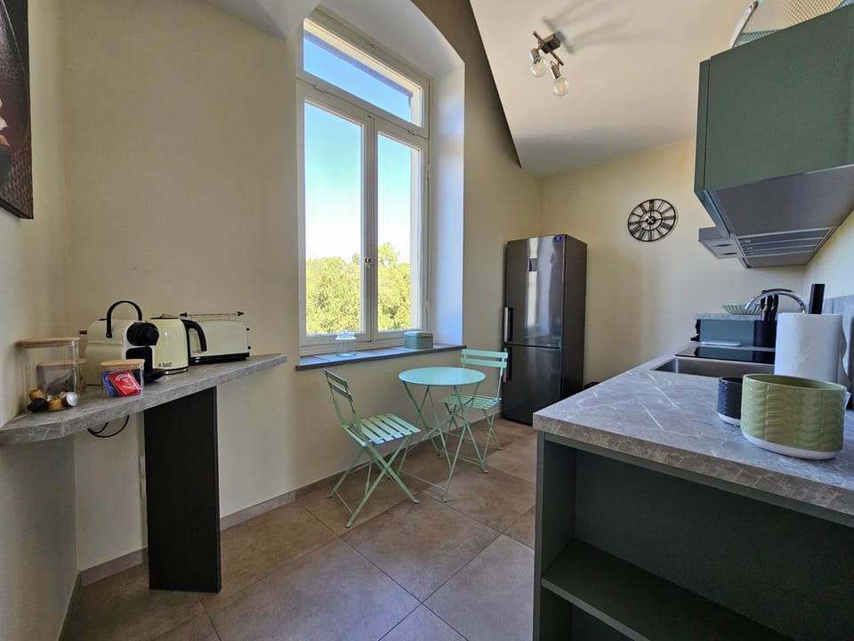 Kitchen or kitchenette, Living room