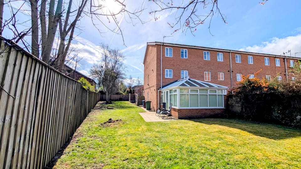 Property building, Spring, Garden