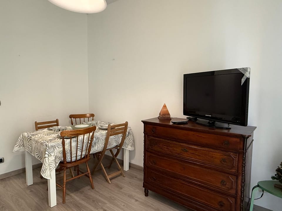 TV and multimedia, Living room, Dining area