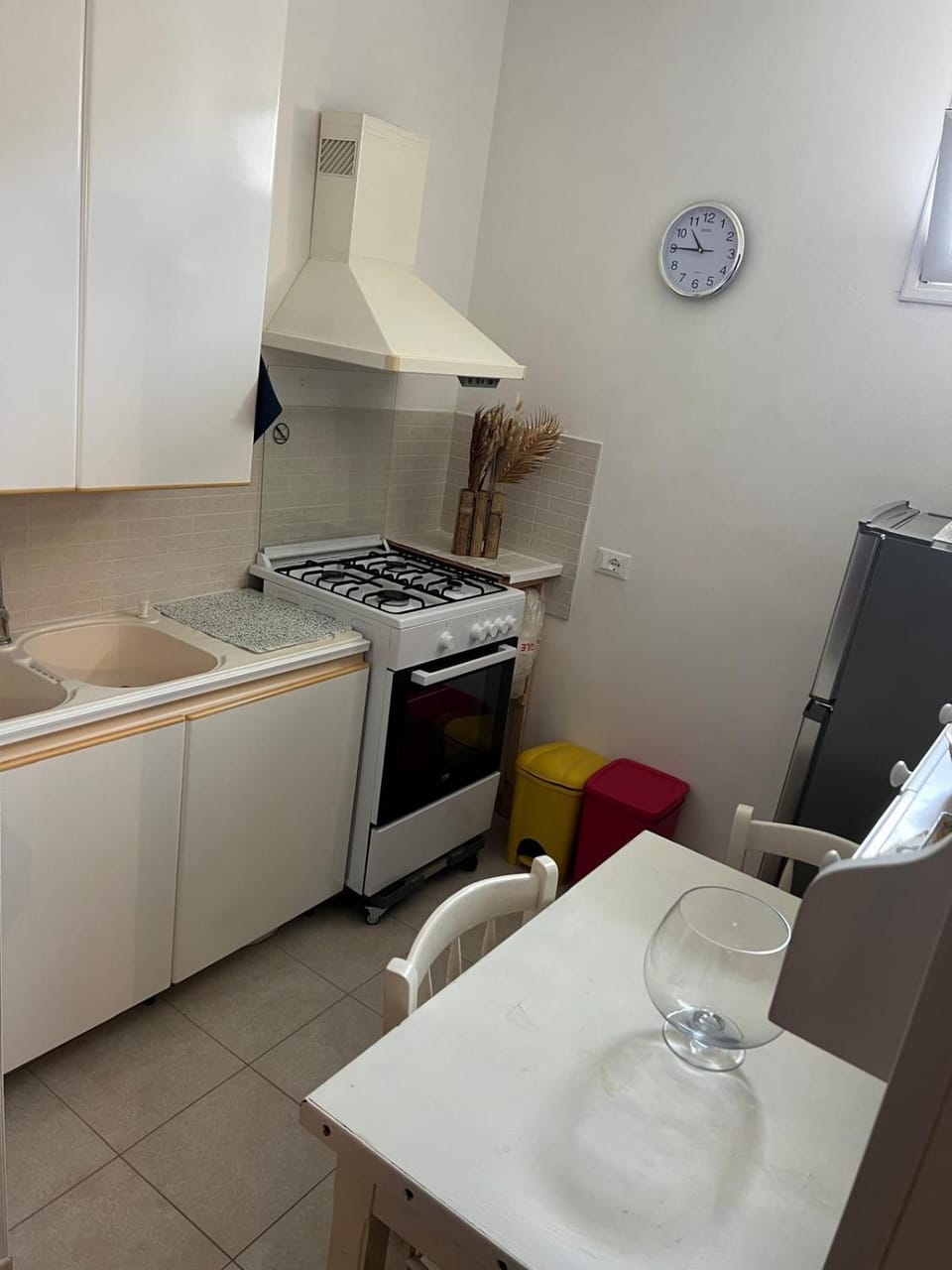 Kitchen or kitchenette, Dining area, pet friendly, stove