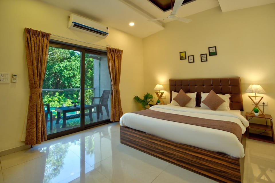 Photo of the whole room, Bedroom