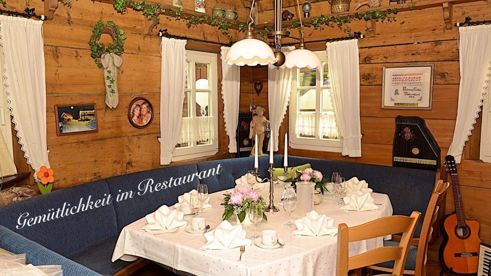 Restaurant/places to eat, Decorative detail